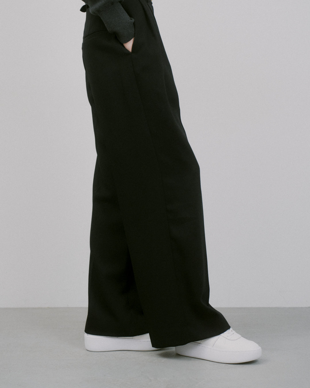 MOAK|WHITE
