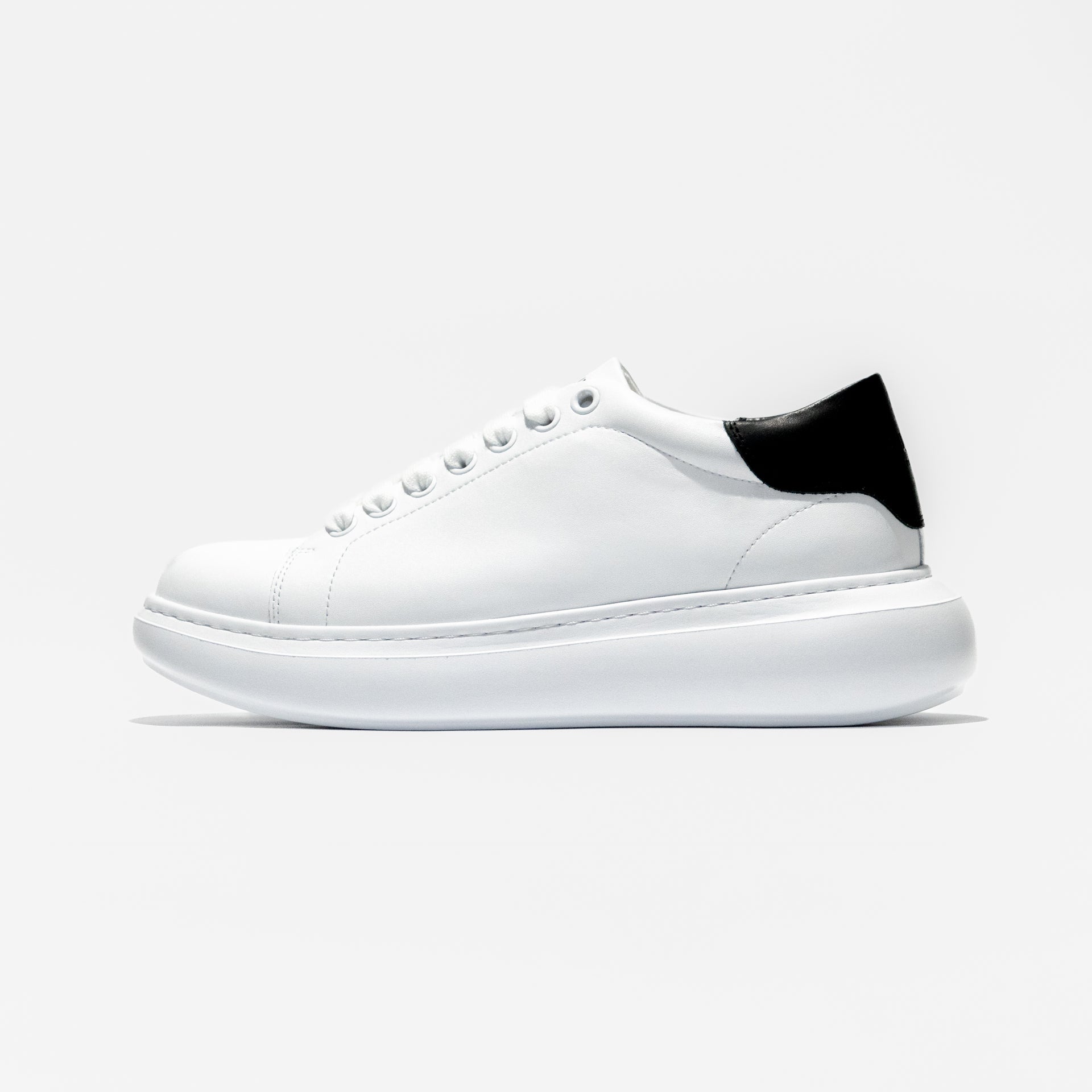 LUCENT|WHITE & BLACK
