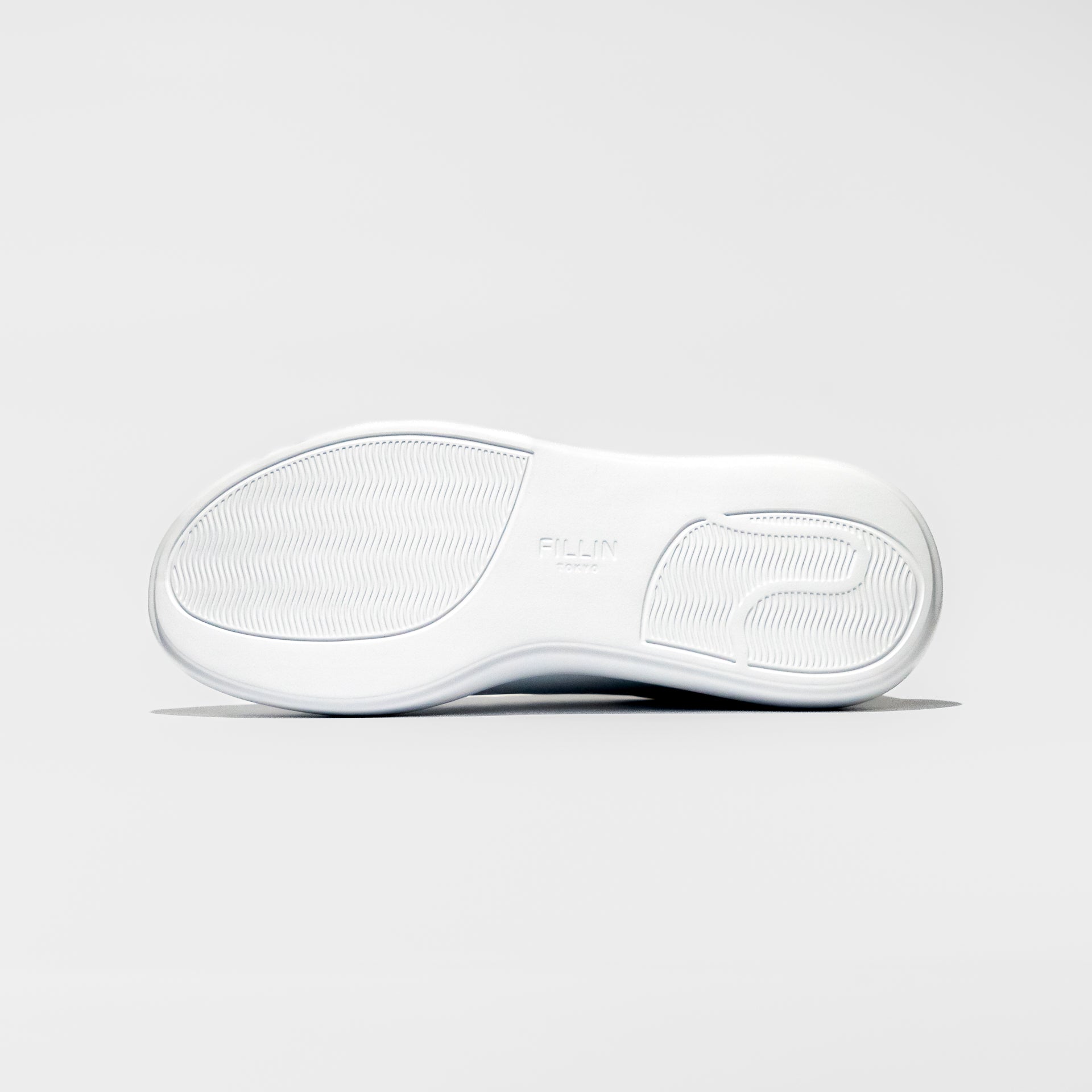 LUCENT|WHITE & BLACK