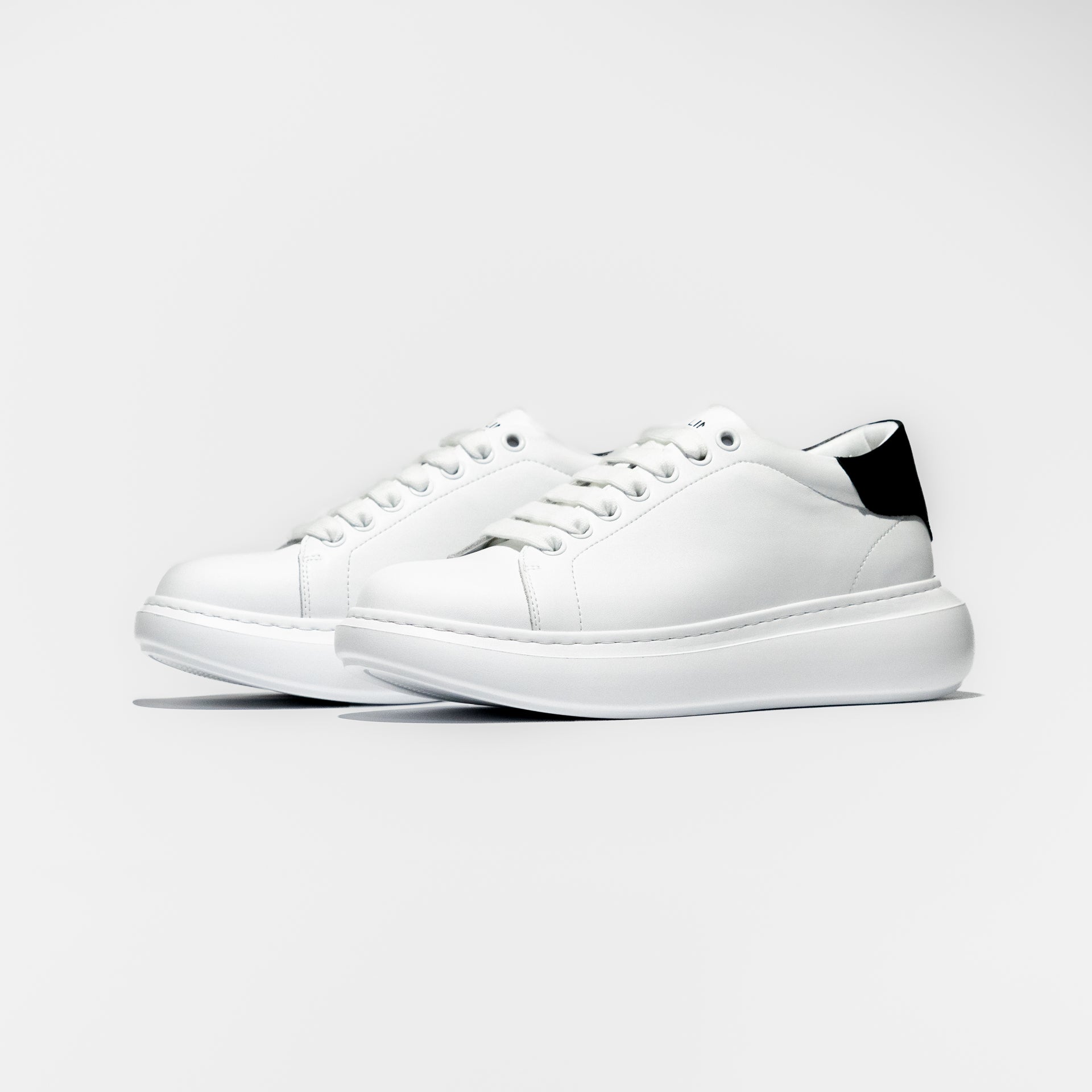 LUCENT|WHITE & BLACK