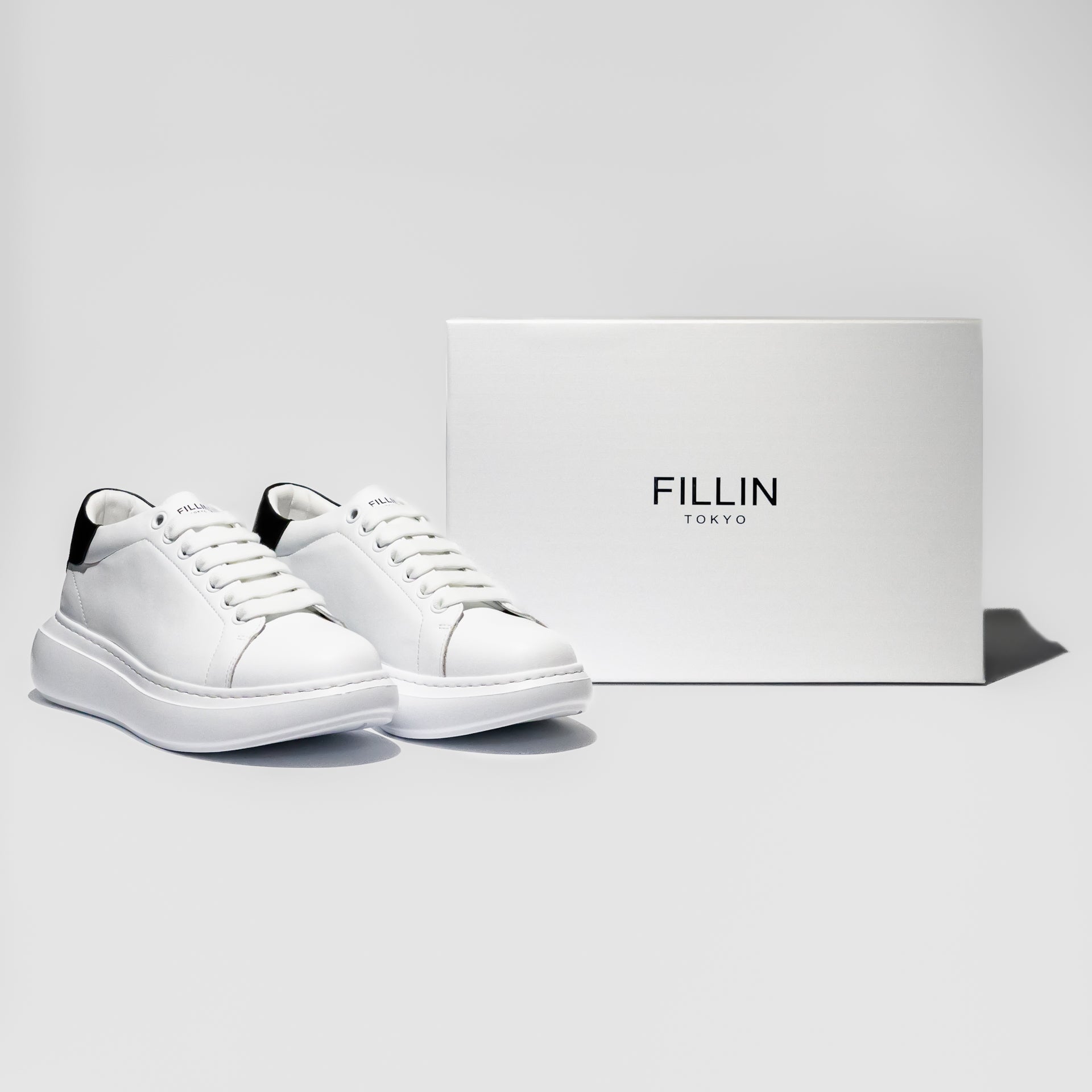 LUCENT|WHITE & BLACK