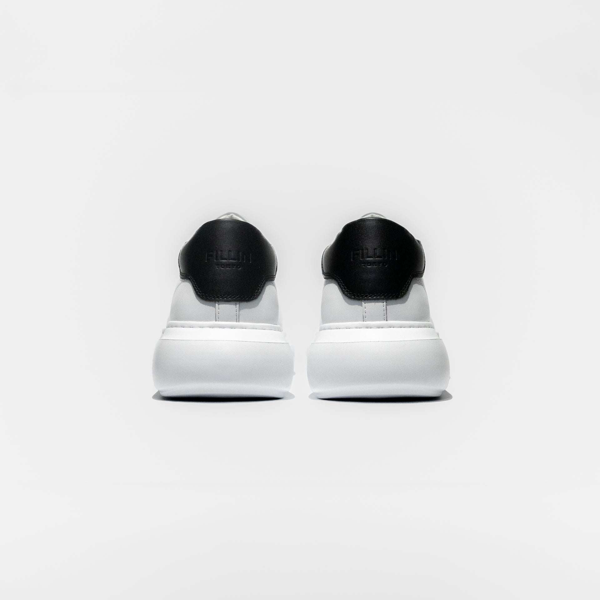 LUCENT|WHITE & BLACK