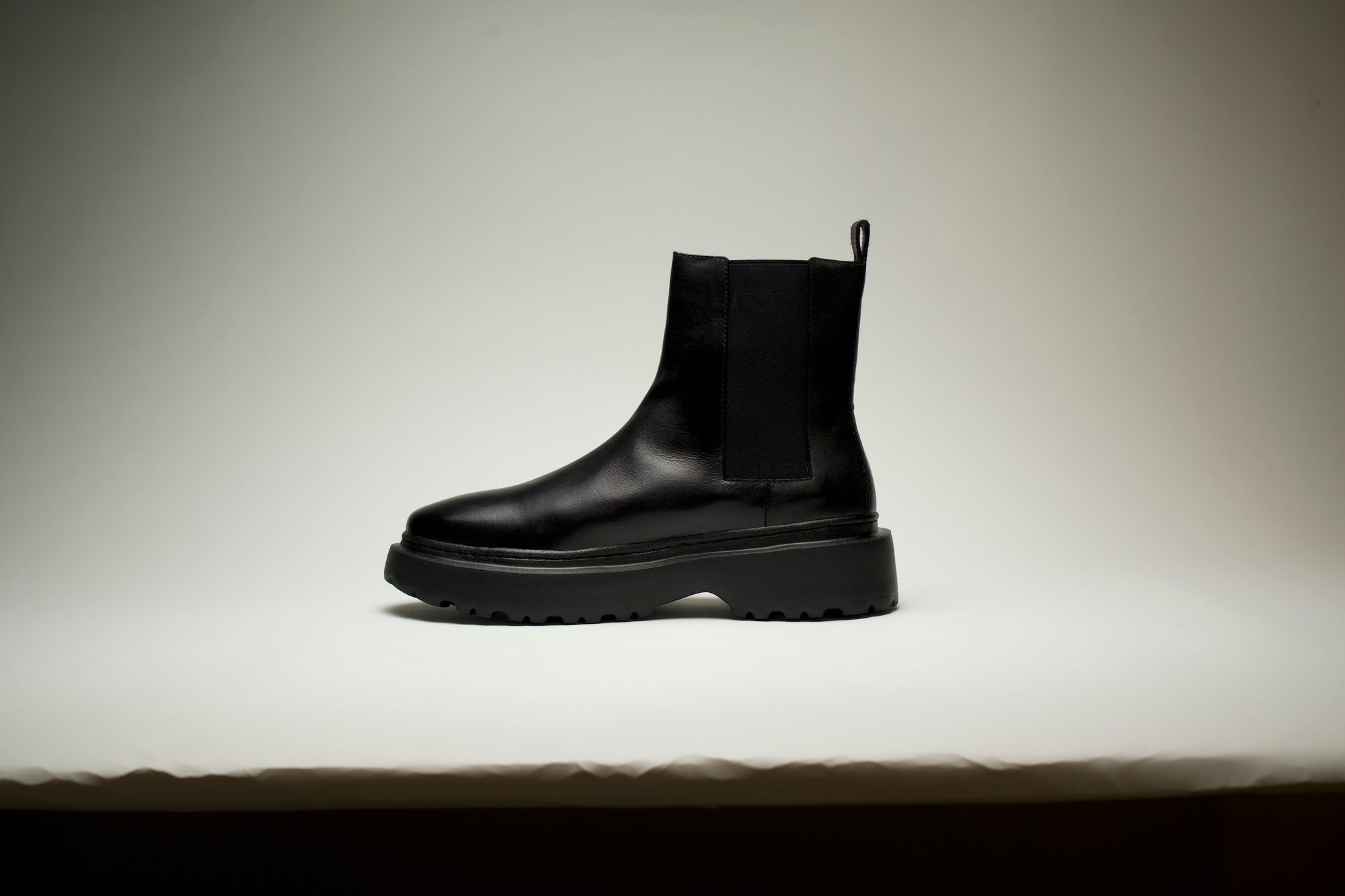 ヒールブーツ メンズはダサい？評判とダサく見える理由、コーデの正解