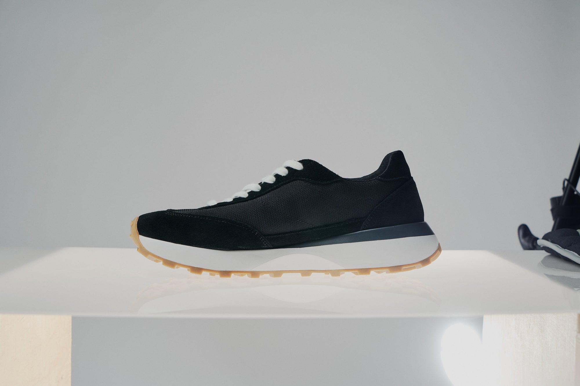 スニーカーの破れ修理は100均でできる？部位別の直し方とDIYの限界を徹底解説